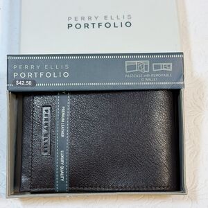 Perry Ellis Portfolio Bifold Leather Wallet